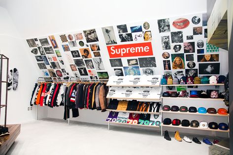 Image of Supreme for Dover Street Market New York T-Shirt Hypebeast Bedroom, Supreme Store, Sneakerhead Room, Supreme Clothing, Hypebeast Room, New York T Shirt, Dover Street Market, Street Market, House Room