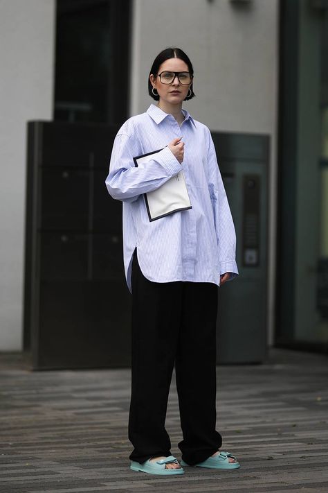 The Blue Oxford Shirt Is the Easiest 2021 Trend So Far | Who What Wear UK Oxford Shirt Street Style, Oxford Shirt Outfit, Shirt Street Style, Blue Oxford Shirt, Spring Wardrobe Essentials, Minimal Street Style, Checked Jacket, Sheer Tights, Julia Roberts