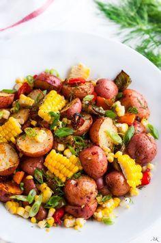 Southwest Roasted Potato Salad recipe - One pan roasted red potato salad with bell pepper, corn, fresh dill and spices drizzled with olive oil. Roasted Potato Salad, Roasted Potato Salads, Red Potato Salad, Red Potato, Roasted Potato, Roasted Red Potatoes, Resep Salad, Vegetarian Meal Prep, Veggie Snacks