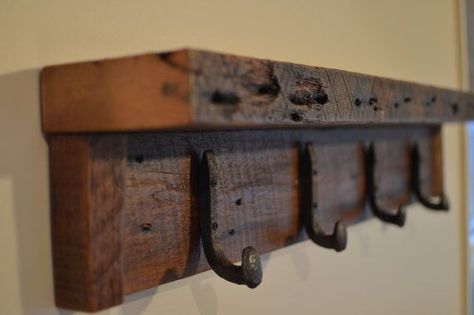 Rustic coat rack, wall hanger with 6 railroad spike hooks, 30" x 8 ... Railroad Spikes Ideas, Hat Rack Ideas, Barnwood Ideas, Diy Hat Rack, Western Bathroom, Chair Woodworking Plans, Rustic Coat Rack, Crate Ideas, Coat Rack Shelf