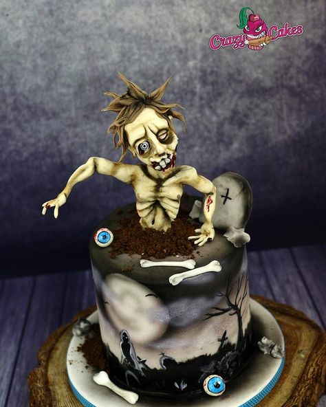 Zombie Cake Ideas, Zombie Cakes, Halloween Desserts Scary, Zombie Birthday Cakes, Goth Cakes, Scary Halloween Cakes, Halloween Cakes Easy, Scary Cakes, Zombie Cake