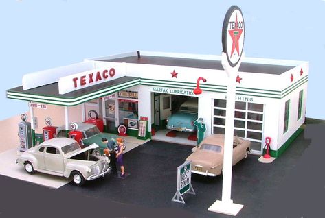 Texaco Gas Station, Diecast Cars Display, Apartments Exterior, Scale Model Building, Toy Garage, Old Gas Stations, Garage Shed, Plastic Model Cars, Petrol Station