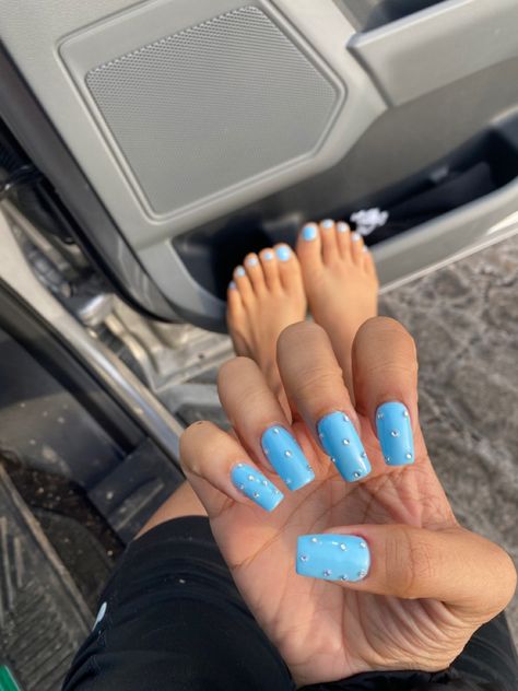 Light Blue Acrylic Nails With Gems, Light Blue Nails With Crystals, Blue Nails With Diamonds Rhinestones, Nails Blue With Diamonds, Diamond Blue Nails, Light Blue Gem Nails, Light Blue Nails Rhinestones, Light Blue Nails With Diamonds, Blue Nails With Rhinestones Simple