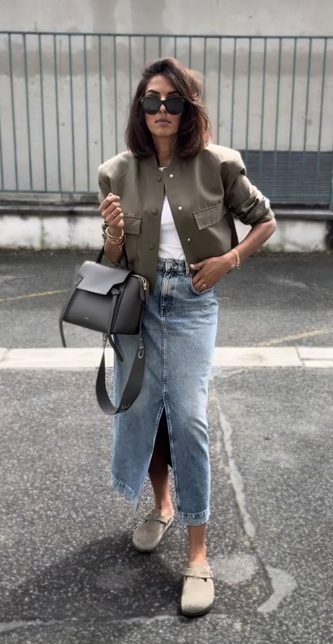 Street Style Work Outfit, Sunday Outfit Casual Spring, Outfits For 40 Year Old Women, Long Denim Skirt Outfits, Black Denim Skirt Outfit, Birkenstock Outfit, Denim Skirt Outfits, Winter Fashion Outfits Casual, Pinterest Outfits