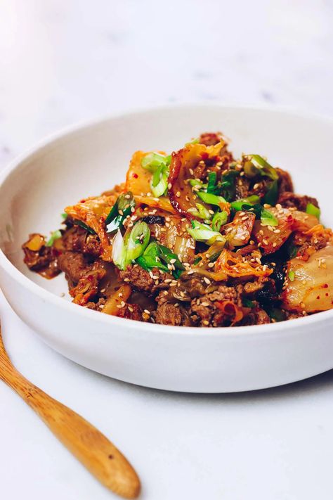 Kimchi Stir Fry, Shaved Beef Recipes, Kimchi Beef, Shaved Beef Recipe, Shaved Beef, Protein Dinners, Easy Paleo Dinner Recipes, Cabbage Kimchi, Noom Recipes