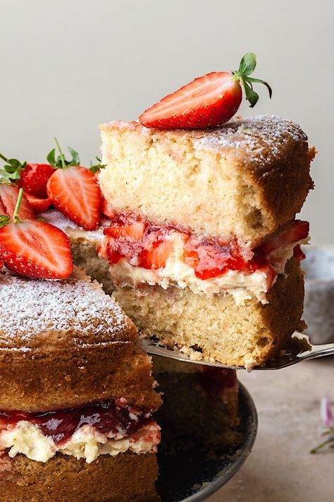 Victoria Sponge Cake - Cupful of Kale Vegan Victoria Sponge, Pear And Almond Cake, Whipped Buttercream, Strawberry Jam Recipe, Victoria Sponge Cake, Strawberry Dessert Recipes, Vegan Cake Recipes, Spring Cake, Cake Vegan