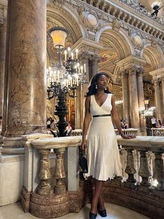 Rich Business Girl Aesthetic Black, Classy Fashion Black Women, Rich Girl Aesthetic Black Women, Rich Black Women Aesthetic, Old Money Black Woman, White Chic Dress, Classy Black Women, Elegant Black Women, Rich Girl Outfits