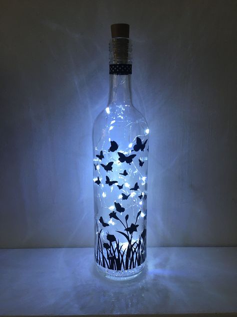 Glass Painting Ideas For Beginners, Painted Glass Bottles, Empty Glass Bottles, Light Up Bottles, Empty Wine Bottles, Hand Painted Bottles, Small Glass Bottles, Glass Bottle Diy, Diy Glass Bottle Crafts