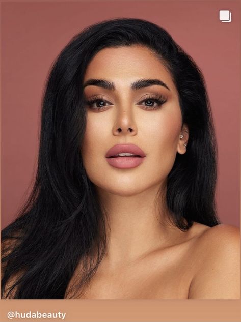 Headshot Makeup Ideas, Professional Headshots Makeup, Headshots Makeup, Headshot Makeup, Beauty Headshots, Huda Beauty Lipstick, Lips Gloss, Huda Kattan, Huda Beauty Makeup