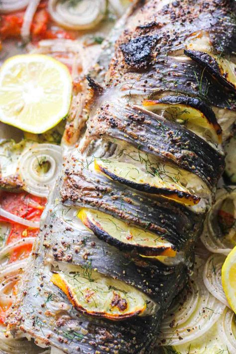 baked whole catfish with lemon slices Healthy Catfish Recipes, Baked Catfish Recipes, Baked Whole Fish, Grilled Catfish, Baked Catfish, Whole Fish Recipes, Fish Stew Recipes, Seafood Dinner Recipes, Pescetarian Recipes