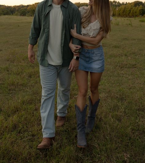 Couples field photos Couple In Field, Field Photos, Corn Field, Couple Pic, Photoshoot Inspo, Photo Poses For Couples, Pic Ideas, Couple Posing, Couple Pictures