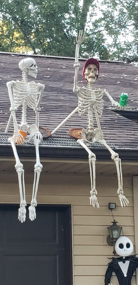 Skeleton Decor Halloween, Ideas For Skeleton Decorations, Funny Dressed Up Skeletons, Diy Large Skeleton, Skeletons Hanging From House, Dressed Up Skeleton Decor, Full Size Skeleton Ideas, Dressing Up Skeletons For Halloween, Dress Up Plastic Skeleton Ideas