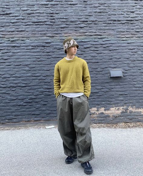 Mens Comfy Outfits, Parachute Pants Outfit, Techwear Fashion, Pants Outfit Men, Daily Fashion Inspiration, Men Street Fashion, Concept Clothing, Minimal Outfit, Fashion Inspiration Design