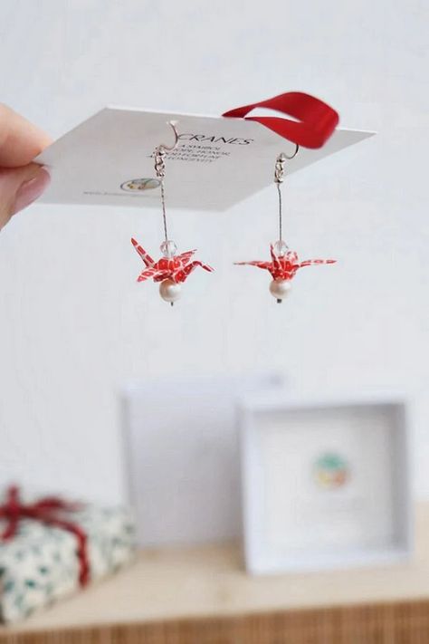 pretty drop earrings from Lucky Origami are a perfect gift, as featured on allthingspaper.net Origami Lily, Crane Earrings, Origami Earrings, Origami Necklace, Quilled Jewellery, Origami Jewelry, Tiny Elephant, Paper Earrings, Putz Houses