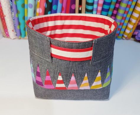 Woppet Bucket, Sewing For Beginners Projects, Bucket Bag Diy, Sewing Projects To Sell, Sewing Gadgets, Projects To Sell, Sac Diy, Beginner Sewing Patterns, Modern Bag