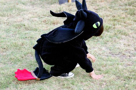 Dragon Kids Costume, Diy Toothless Costume, Dragon Costume Diy Kids, Toddler Dragon Costume Diy, Toothless Costume Diy, Diy Dragon Costume Kids, Toddler Dragon Costume, Dragon Costume Diy, Dragon Halloween Costumes