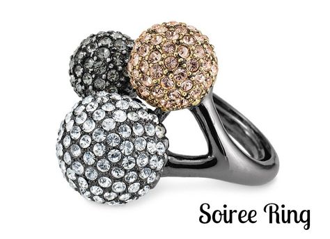 This soiree ring from @Stella Menagia & Dot seems to go with EVERYTHING this fall. Stella And Dot Jewelry, Trio Ring, Dot Ring, Pocket Books, Holiday Sparkle, Dot Jewelry, Sarah Jessica Parker, Affordable Gifts, Gift Ring