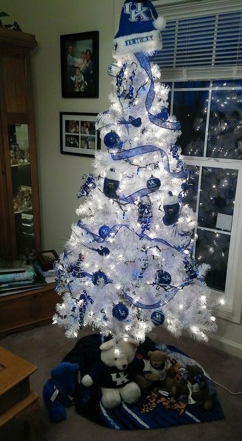 Kentucky Wildcats Christmas Tree, Kentucky Christmas Tree, Kentucky Christmas, Uk Christmas, Uk Basketball, Ky Wildcats, Bleed Blue, Uk Wildcats, Go Big Blue