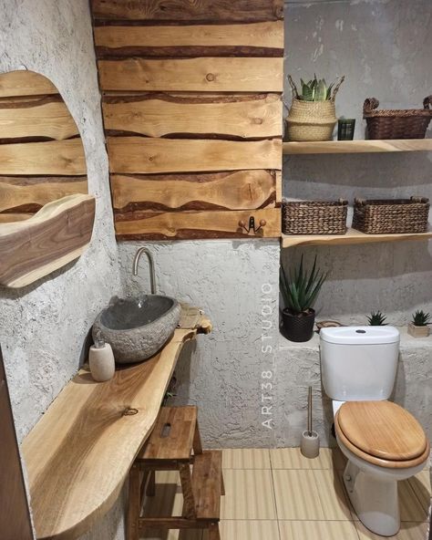 Cement And Wood Bathroom Ideas, Rustic Toilet Design, Rustic Bathroom Designs Small Spaces, Wooden Bathroom Ideas, Tiny House Cabin Interior, Rustic Toilet, Bathroom Wallpaper Ideas, Rustic Toilets, Wood Toilet