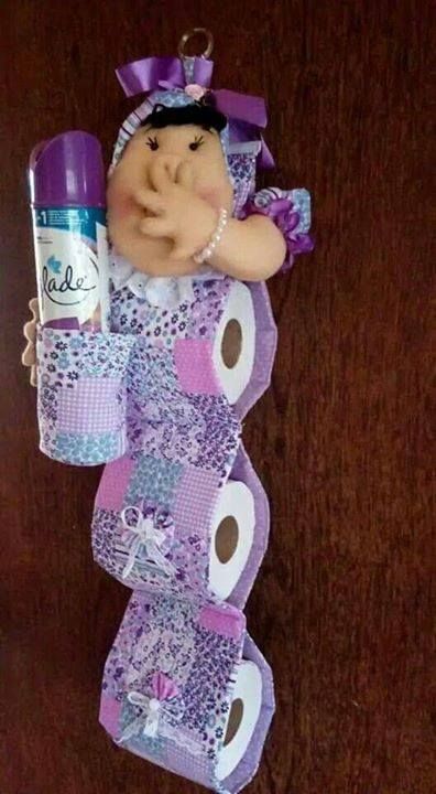 A little stinker helper for your bathroom, perhaps Diy Toilet Paper Holder, Diy Sy, Bathroom Crafts, Toilet Paper Roll Holder, Diy Toilet, Toilet Paper Storage, Paper Roll Holders, Costura Diy, Paper Roll Crafts