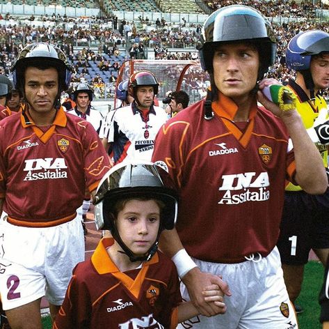 Serie A in the '90s: when Baggio, Batistuta and Italian football ruled the world | FourFourTwo Vintage Football Pictures, Football Player Messi, Totti Roma, Football Italy, Football Rules, Italian Football, Soccer Photography, Legends Football, Football Players Images