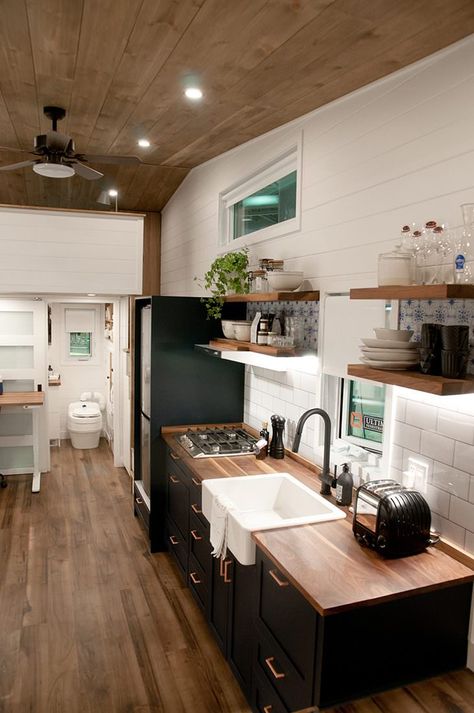 Kitchen Tiny House, 1 Bedroom Tiny House, Bedroom Tiny House, Kitchen Tiny, Tiny Luxury, Best Tiny House, Tiny House Inspiration, Tiny House Kitchen, Ideas For Small Spaces