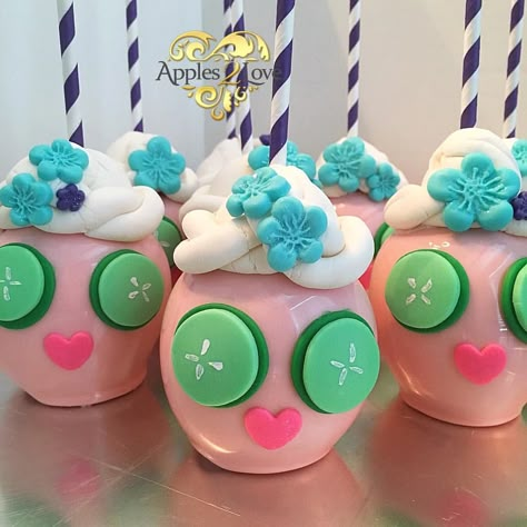 Who else could use a spa day? #sweetglam #spathemeparty #candyapples #spa #spas #kidsparties #spaday #birthdays #ballerbaby #celebritykids… Snacks Sleepover, Spa Birthday Cake, Spa Party Theme, Spa Cake, Harry Potter Birthday Party Ideas, Spa Day Party, Spa Party Ideas, Kids Spa Party, Slumber Party Birthday