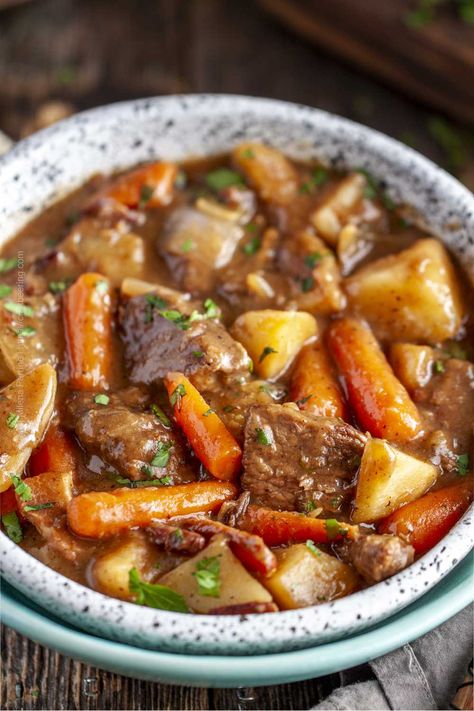 Traditional Irish Stew, Irish Lamb Stew, Irish Stew Recipe, Beer Sauce, Guinness Stew, Lamb Stew Recipes, Lamb Gyros, Irish Beef Stew, Recipe Slow Cooker