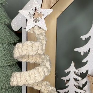 Caroline Fleming on Instagram: "Macrame Christmas Tree 🎄 I used 1.5 aluminium craft wire and 3mm cotton cord to make this very simple macrame Christmas Tree #macramechristmasdecor #macramechristmasornament #macramechristmasdecoration #macrametutorials" Macarena Christmas Tree, Paracord Christmas Tree, Macrame Trees Christmas, Macrame Tree Topper, Macrame Trees, Macrame Christmas Tree Tutorial, Macrame Christmas Trees, Caroline Fleming, Christmas Tree Yarn