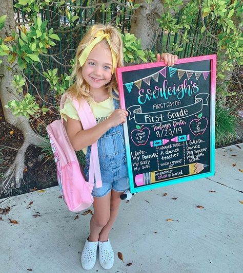 First & Last Day of School Board, 10x12 Inch Double Sided Back to School Sign for Kids Girls Boys, My 1st Day of School Chalkboard Sign, Wooden 1st Day Boards of Preschool Kindergarten #backtoschool #schoolaesthetic #aesthetic #notesaesthetic #first&lastdayofschoolboard #pastel #beigetotebag #school #backtoschoolsupplies First Day Of 1st Grade, Kindergarten Outfit, Preschool First Day, Kindergarten Pictures, First Day Of School Pictures, Sav And Cole, Savannah Rose, Cole And Savannah, School Chalkboard