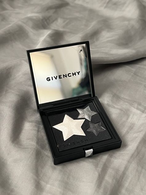 Cecily Knight, Givenchy Makeup, 00s Mode, Givenchy Beauty, Makeup List, Fancy Makeup, Pretty Skin Care, Dark Makeup, Makeup Items