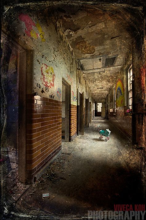 Corridor in the children's wards at West Park abandoned Asylum | Viveca Koh Photography Haunted Asylums, Old Abandoned Buildings, Wow Photo, Abandoned Asylums, Abandoned Hospital, Most Haunted Places, Abandoned House, Peeling Paint, Abandoned Mansions