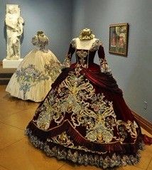 Elegant! Incredible amount of work. Late Baroque Fashion, 1860s Dresses, Gaun Abad Pertengahan, Historical Gowns, Period Dress, Old Dresses, Antique Dress, Retro Mode, Vintage Gowns