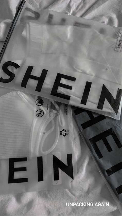 Shein Package, Looks Fitness, Free Shein, Studying Stationary, Shein Gift Card, Packaging Ideas Business, Vision Board Manifestation, Free Gift Card, Luxury Lifestyle Dreams