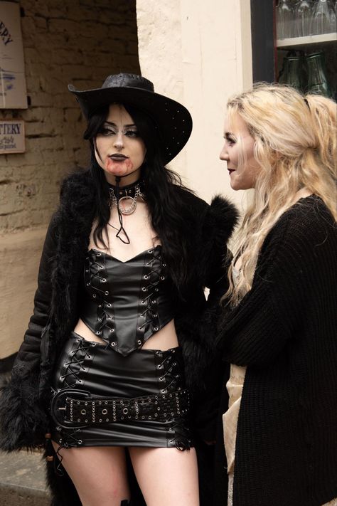 Gothic Cowgirl Costume, Y'alternative Aesthetic, Gothic Country Aesthetic Outfits, Goth Cowgirl Costume, Goth Rodeo Outfit, Western Goth Outfit, Cowgirl Goth Aesthetic, Grungy Cowgirl Outfit, Emo Cowboy Outfit