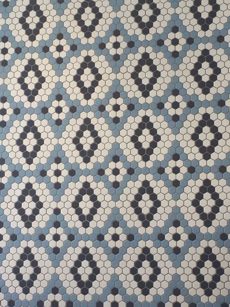 Hexagon Floor Tile Pattern, Hotels Nyc, Hexagon Floor Tile, Hexagon Tile Pattern, Huichol Pattern, Hexie Quilts Patterns, Art Deco Bathrooms, Tile Mat, Pixel Quilting