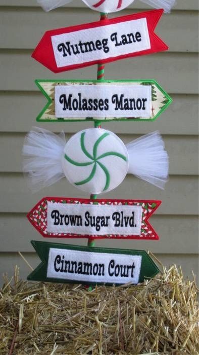 Gingerbread Street Sign, Gingerbread Signs Diy, Gingerbread Street, Christmas Outdoor Decor, Gingerbread Crafts, Grinch Christmas Decorations, Christmas Signs Wood, Elf Christmas, Christmas Outdoor