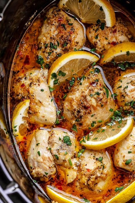 Crock Pot Chicken thighs with Lemon Garlic Butter - #eatwell101 #recipe - Easy and delicious crock pot chicken dinner recipe with outstanding flavor! #crockpot #chicken #dinner #recipe, chicken in crock pot, chicken crockpot recipe, slow cooker chicken recipe, chicken in #slow-cooker - #recipe by #eatwell101® Butter Chicken Slow Cooker, Lemon Garlic Butter Chicken, Ayam Mentega, Murgh Makhani, Chicken Dinner Recipe, Crock Pot Chicken, Crock Pot Recipes, Garlic Butter Chicken, Crockpot Dishes