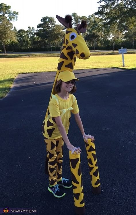 Colleen: My 10-year-old daughter Emily is wearing this giraffe costume that I made for her. It is made from recycled cardboard assembled with hot glue and covered in yellow and brown... Easy Homemade Halloween Costumes, Animal Costumes For Kids, Safari Costume, Lion King Costume, Dress Up Ideas, Giraffe Dress, Giraffe Costume, Lion King Jr, Halloween Costumes 2014