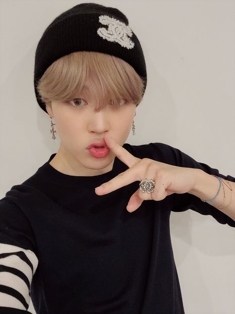 Jimin Selca, 17 Kpop, Park Ji Min, Korean Boy, Park Jimin Bts, The Boy, Bts Jin, Busan, Bts Photo