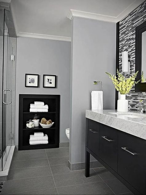 35 Best Grey Bathroom Ideas and Designs (With Photos) Gray Bathroom Ideas, Windowless Bathroom, Makeover Kamar Mandi, Small Bathroom Colors, Gray Bathroom Decor, Gray Bathroom, Gray Walls, Bad Inspiration, Bathroom Color