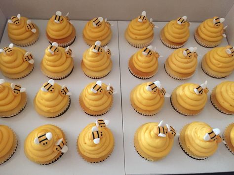 Butter Pecan Cupcakes, Winnie The Pooh Cupcakes, Praline Frosting, Pooh Cupcakes, Pecan Cupcakes, Baby First Birthday Themes, First Birthday Cupcakes, Baby Shower Sweets, Winnie The Pooh Cake