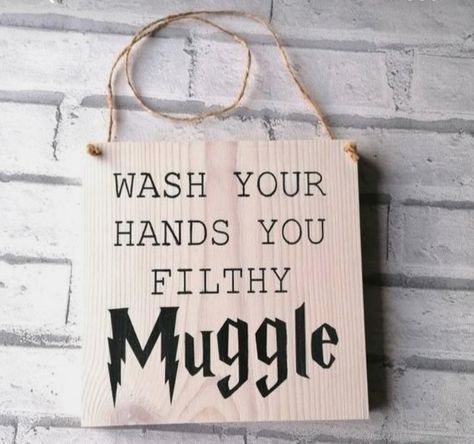 Whash ur hands Harry Potter Bathroom Decor, Harry Potter Kitchen, Harry Potter Bathroom, Harry Potter Bedroom Decor, Harry Potter Bday, Harry Potter Room Decor, Harry Potter Classroom, Harry Potter Bedroom, Harry Potter Theme Party