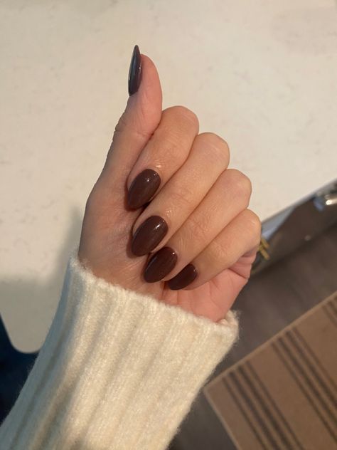 Fall Nails Dark Brown, Dark Chocolate Brown Nails, Dark Brown Nails Acrylic, Dark Brown Nails Designs, Cappuccino Nails, Shellac Nails Fall, Oval Acrylic Nails, Brown Acrylic Nails, Kutek Disney