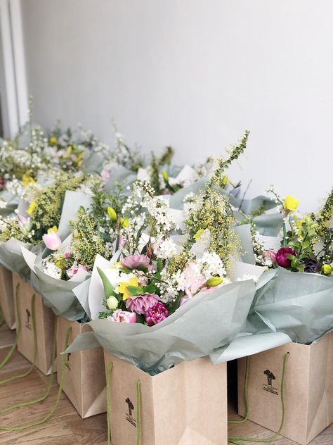 Flowers Bouquet Business, Grab And Go Bouquets, Local Flower Bouquet, Flower Bouquet Packaging, Bouquet Bag Packaging, Spring Market Bouquet, Eco Flowers, Flowers To Go, Flower Subscription