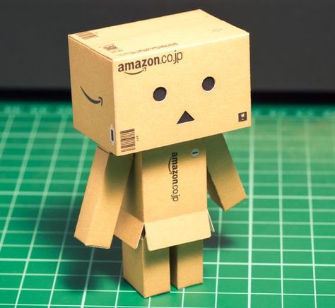 Robot Box Craft, Paper Robot Craft, How To Make A Robot Out Of Boxes, Paper Robot Template, Cardboard Robot Diy, Cardboard Characters, Event Technology Ideas, Robot Made From Boxes, Cute Robot Design