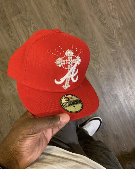 Custom Fitted Hats, Swag Hats, Streetwear Hats, Hat Aesthetic, Custom Caps, Nike Gold, Mens Trendy Outfits, Cap Designs, Hat Ideas