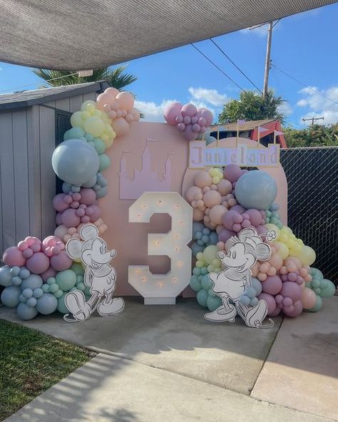 Create with Kait LLC on Instagram: "Classic Disney theme but in pastel? Sign me up please!   I am OBSESSED this design. Maybe I’m just forever meant to be Disney girl at heart, but I mean it when I say absolutely adore the disney trend. I hope it’s here to stay! 😍 the only thing this was missing was more jumbos but I forgot my bag at home 😞 💔 but still doesn’t make it oh so cute!   Thank you as always Valerie for trusting my vision for your babies 💓  Big thank you to @that_wood_be_cool for always coming through! Saved me with this signage 😍   #retrodisney #oldschooldisney #disneythemedbirthday #classicdisneybirthday #disneylandtheme #pasteldisney" Pastel Disney Theme Party, Disneyland Birthday Party Backdrop, Disneyland Decorations, Disneyland 3rd Birthday, Vintage Disney Balloon Garland, Disneyland Birthday Backdrop, Disney Birthday Decorations, Disneyland 2nd Birthday, Disneyland Backdrop Party Ideas