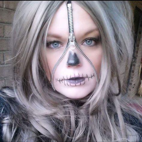 #halloween #makeup #halloweenmakeup #skeleton #skeletonmakeup #zipper Half Face Skeleton Makeup, Zipper Halloween Makeup, Zipper Face Halloween, Cats In Halloween Costumes, Zipper Face, Halloween 2, Creative Crafts, Halloween Makeup, I Laughed