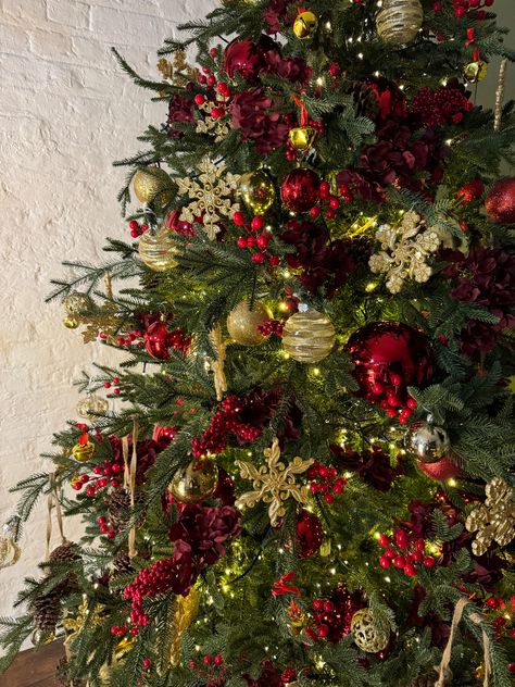 Our new Winterberry Christmas range is here, and it’s selling out fast! Featuring rich rouge, forest green and gold tones, this festive scheme brings warmth and elegance to your tree.  Complete with red ornaments, golden foliage and twinkling LED lights, Winterberry is the perfect way to add that extra sparkle to your holiday season.  Don’t miss out—get yours today and make your Christmas magical! 🎁🌟 Christmas Tree Decorations Red, Forest Green And Gold, Plant Workshop, Christmas Tree Red, Christmas Service, Christmas Landscape, Golden Christmas, Christmas Is Over, Christmas Decor Inspiration